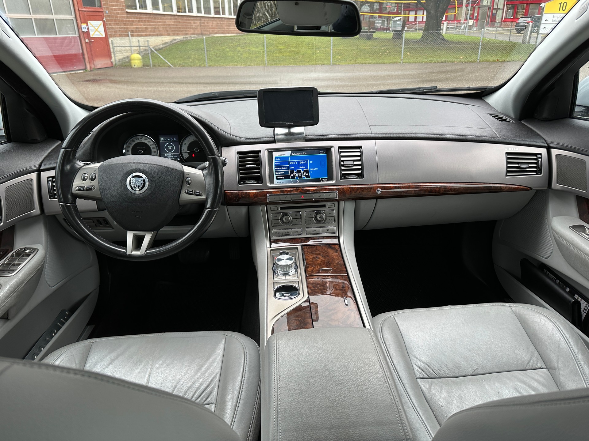 JAGUAR XF 3.0 V6 Greenwich Premium Luxury-image-6