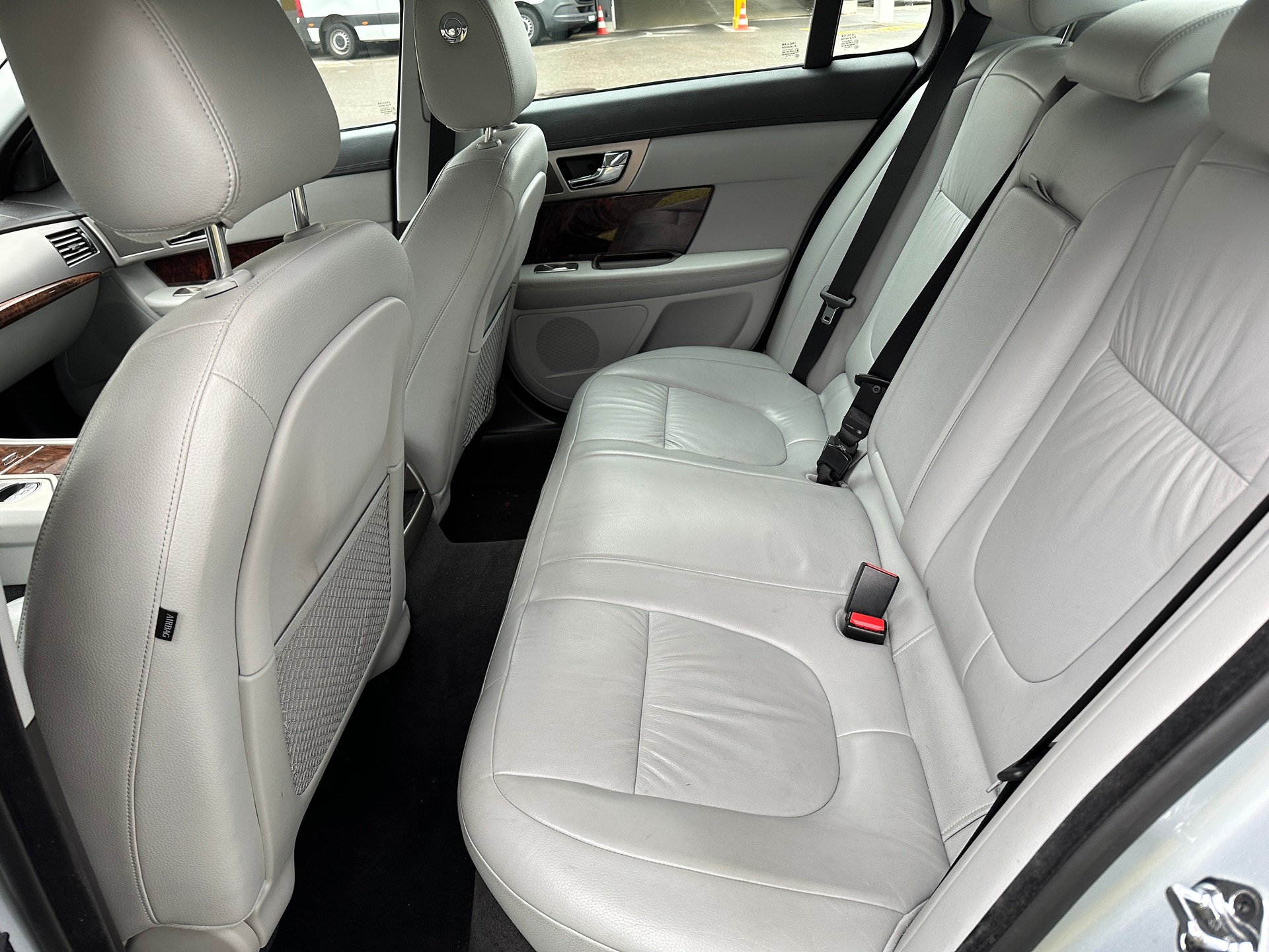 JAGUAR XF 3.0 V6 Greenwich Premium Luxury-image-5