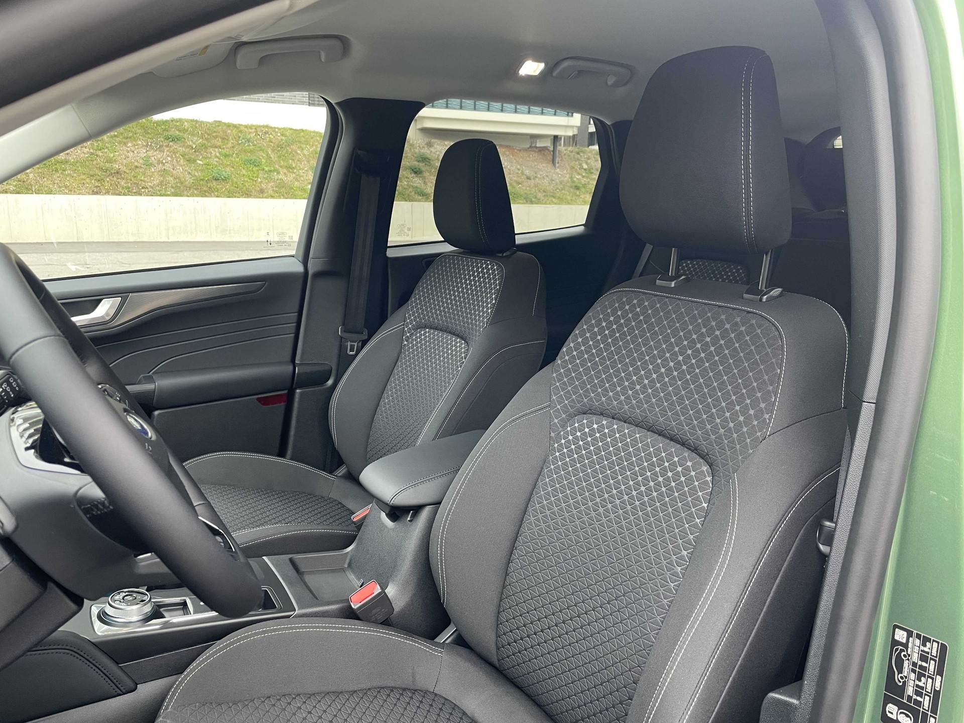 FORD Kuga 2.5 Hybrid Titanium 4x4-image-22