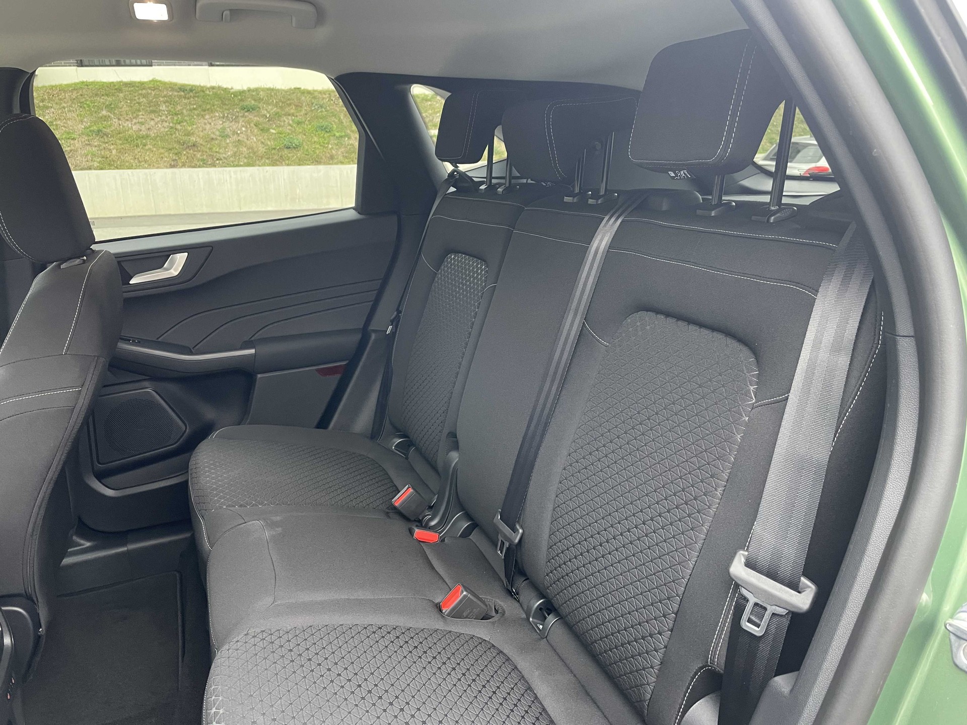 FORD Kuga 2.5 Hybrid Titanium 4x4-image-23