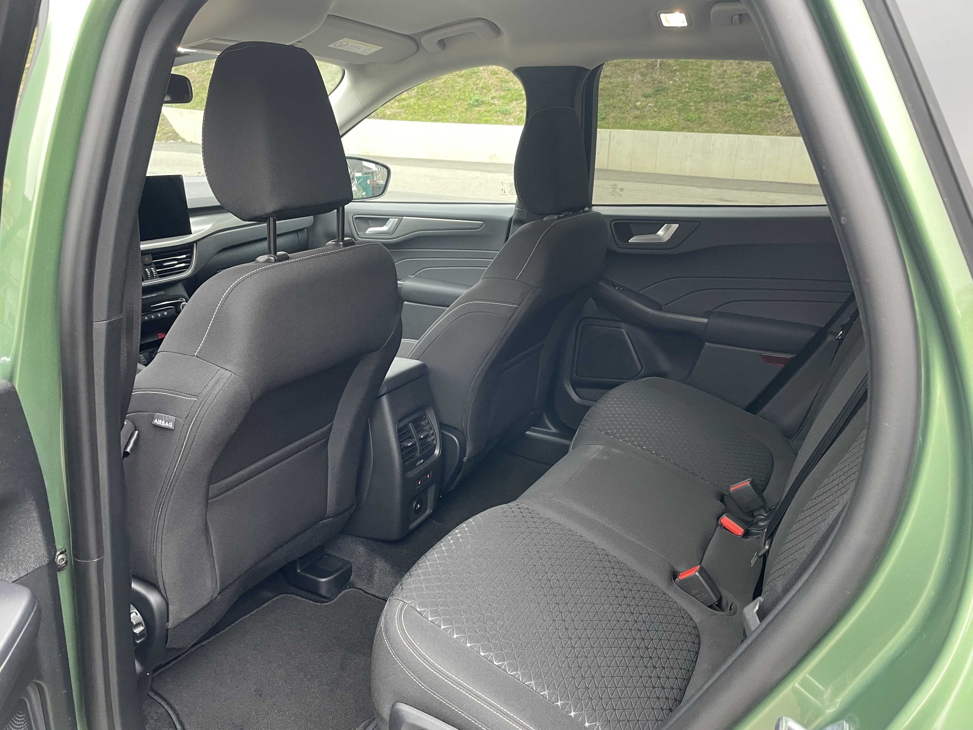 FORD Kuga 2.5 Hybrid Titanium 4x4-image-26