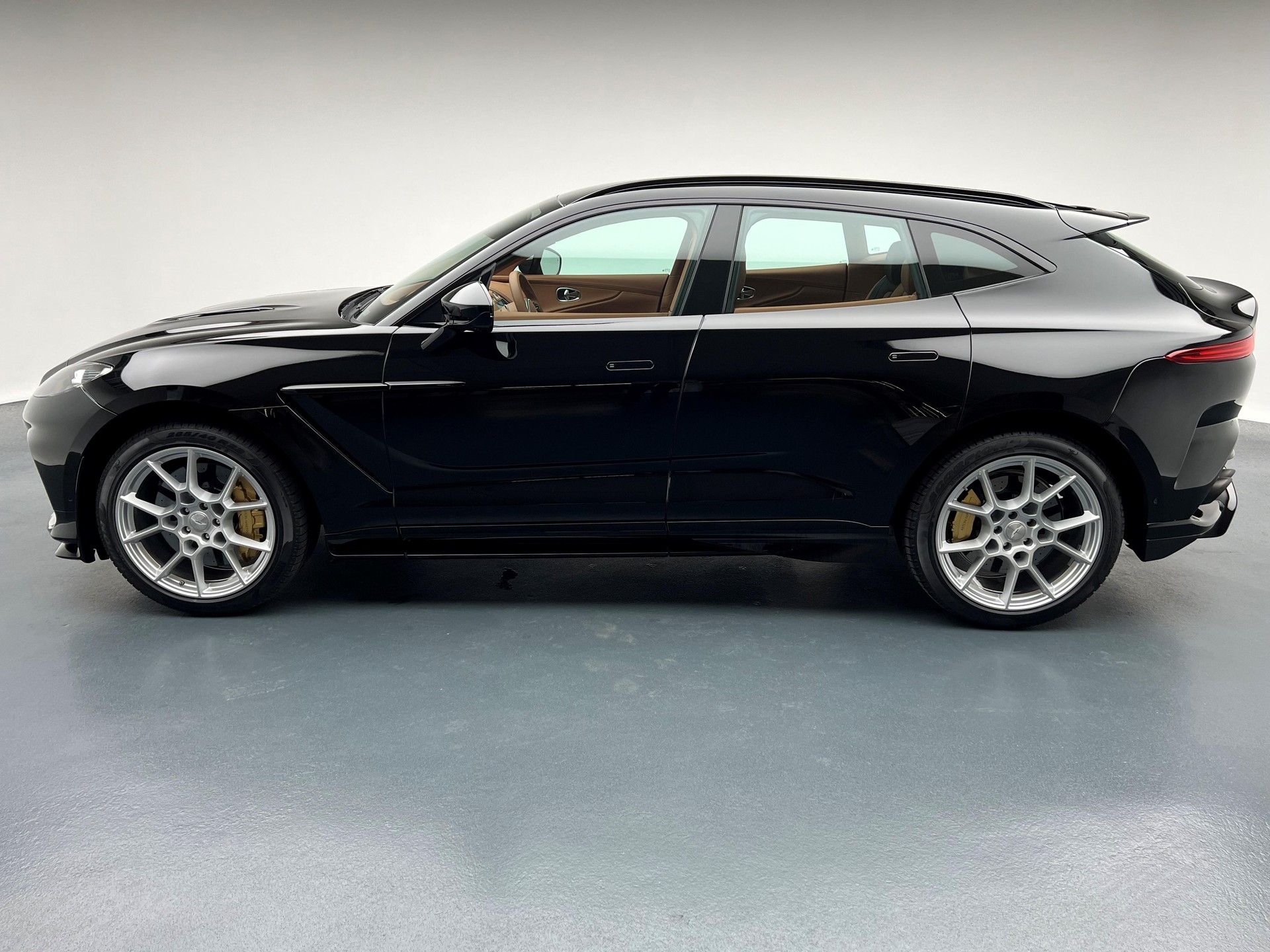 ASTON MARTIN DBX 707 4.0 V8 Bi-Turbo-image-15