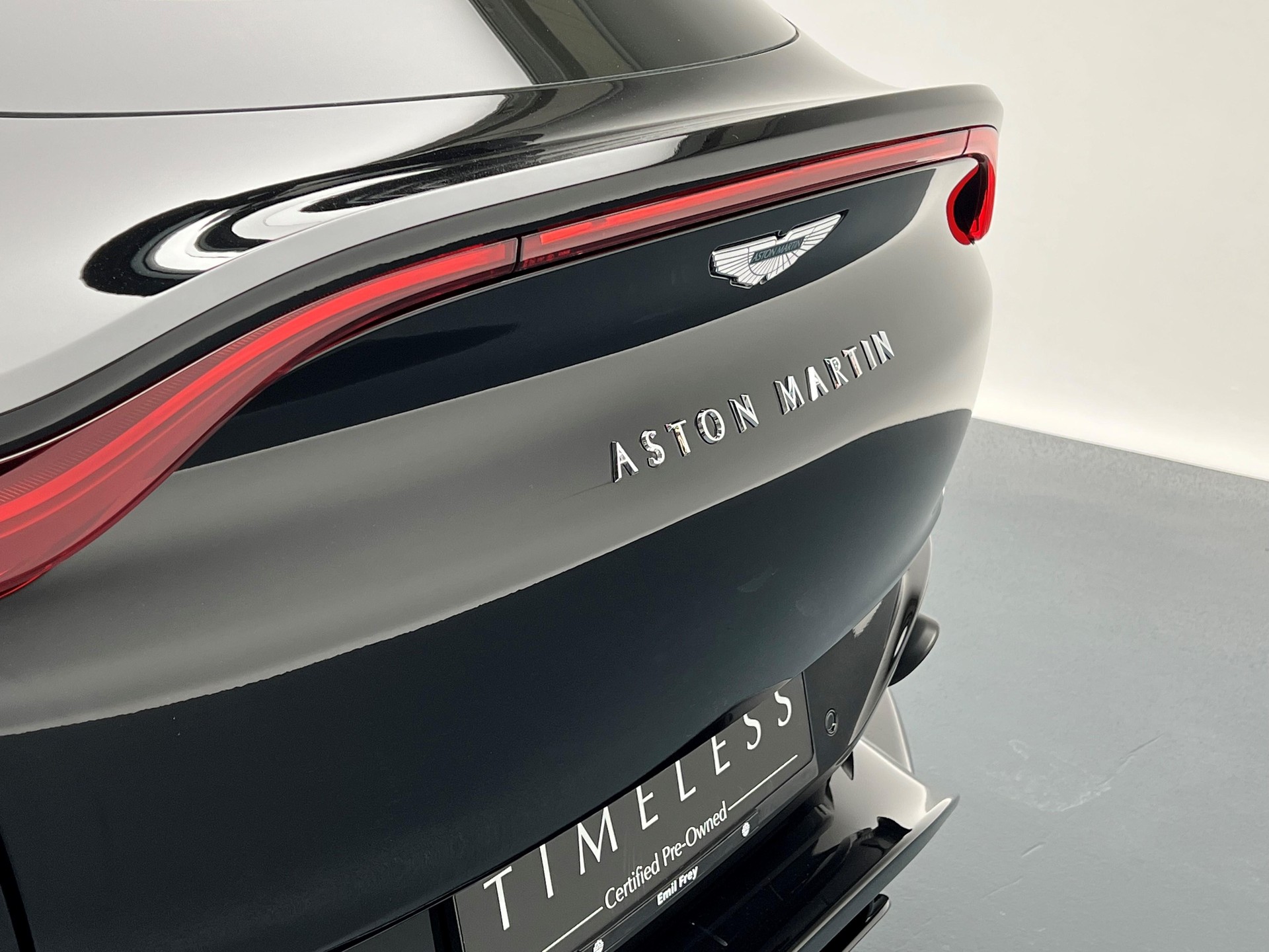 ASTON MARTIN DBX 707 4.0 V8 Bi-Turbo-image-7