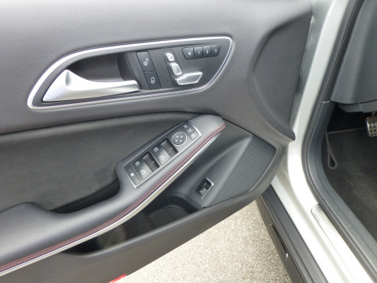 MERCEDES-BENZ GLA 200 d SwissAMG L4M-image-10
