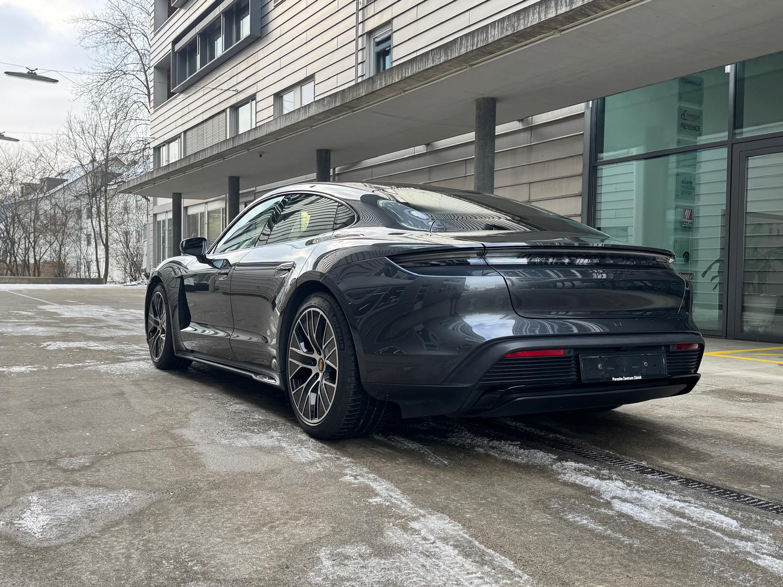 PORSCHE Taycan GTS-image-3