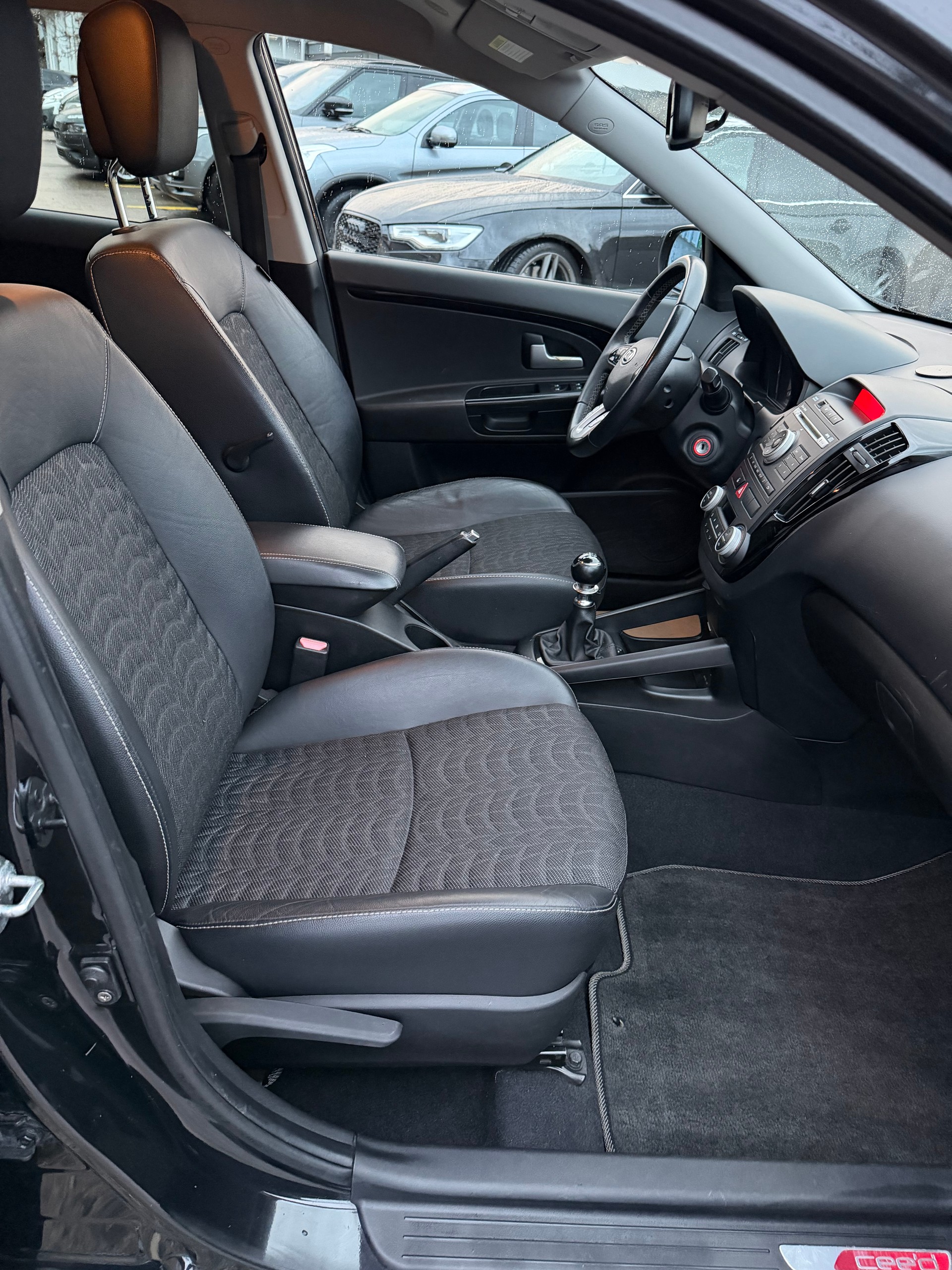 KIA Cee'd Sporty Wagon 1.6 CRDi Style-image-12