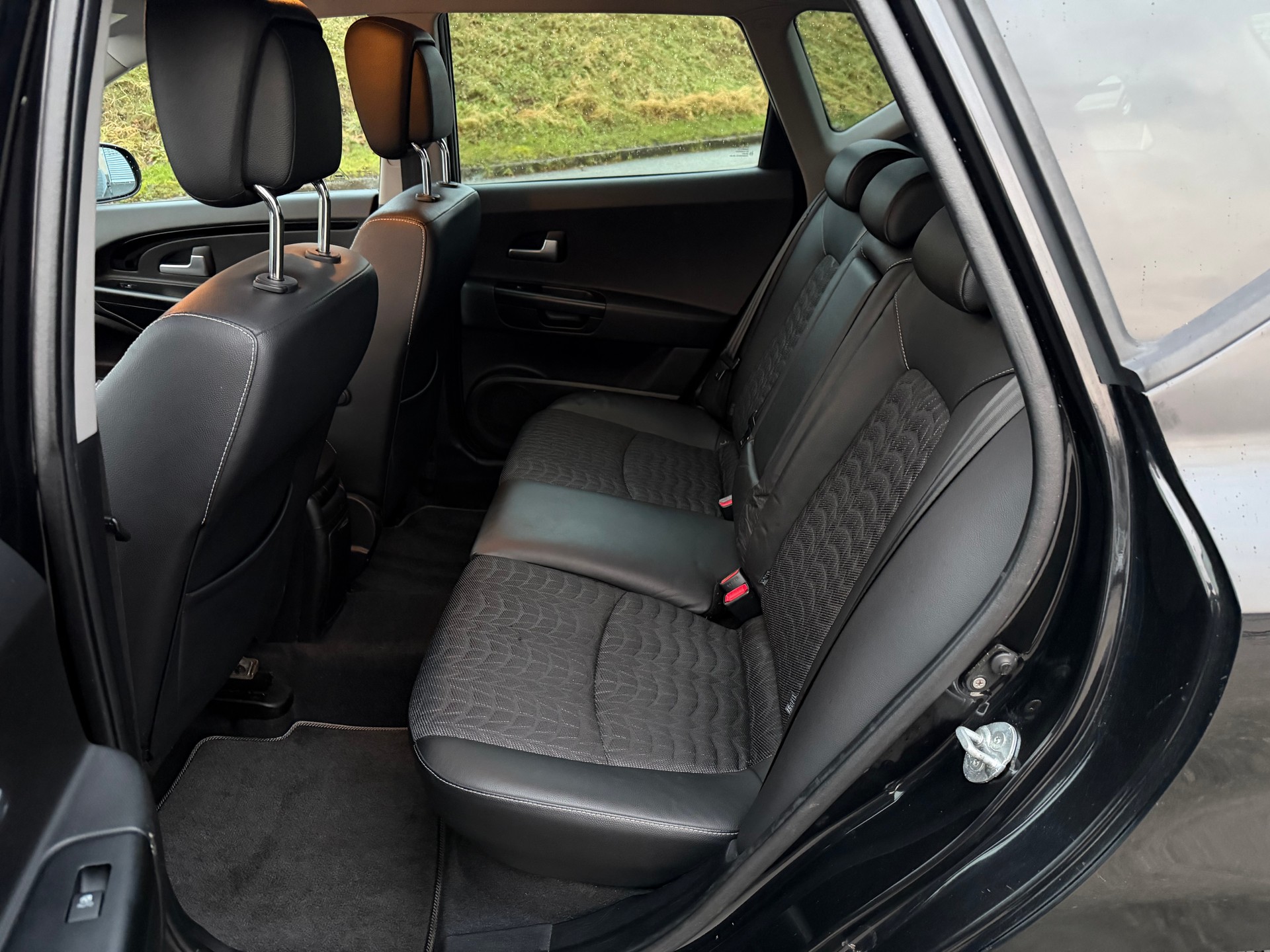 KIA Cee'd Sporty Wagon 1.6 CRDi Style-image-10