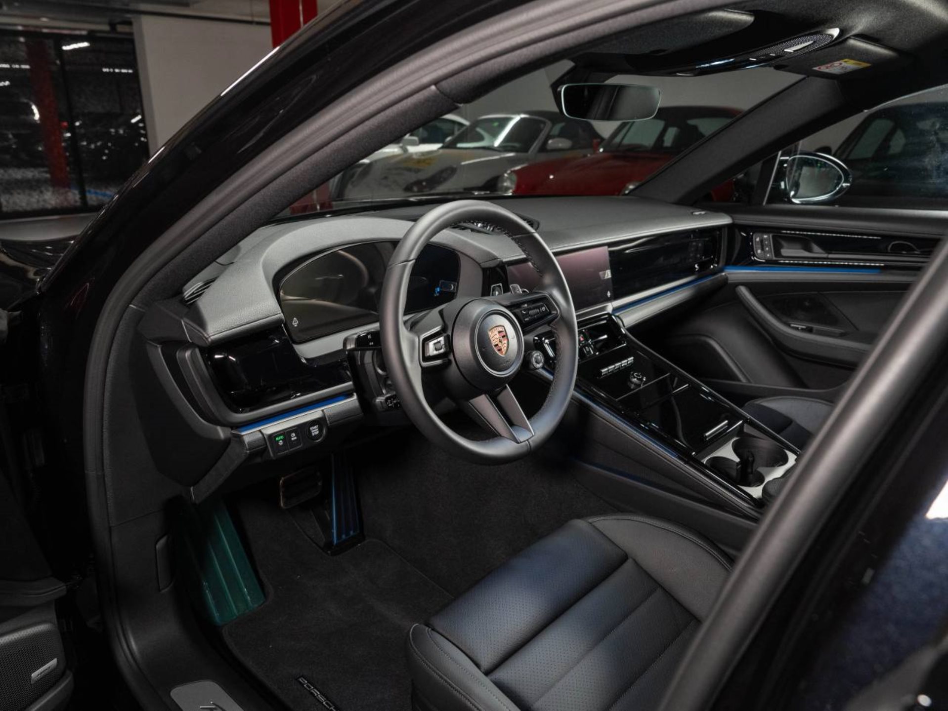 PORSCHE Panamera 4 E-Hybrid-image-8