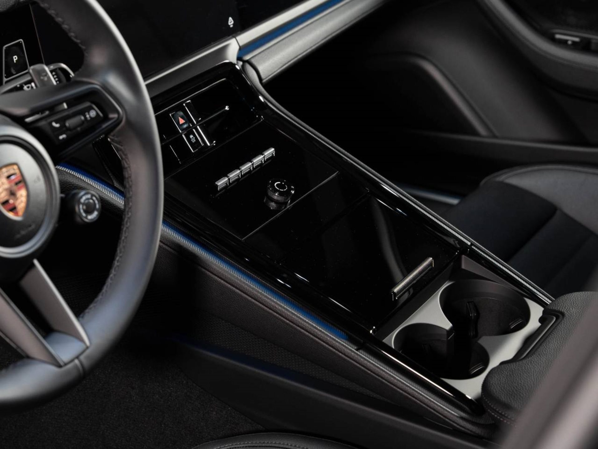 PORSCHE Panamera 4 E-Hybrid-image-11