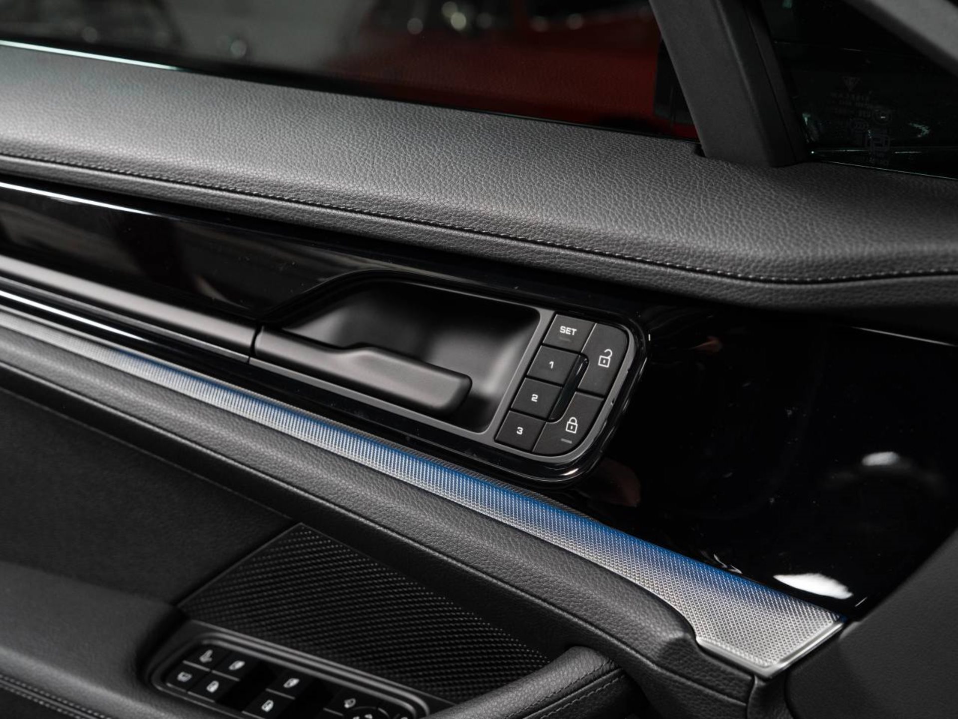 PORSCHE Panamera 4 E-Hybrid-image-18