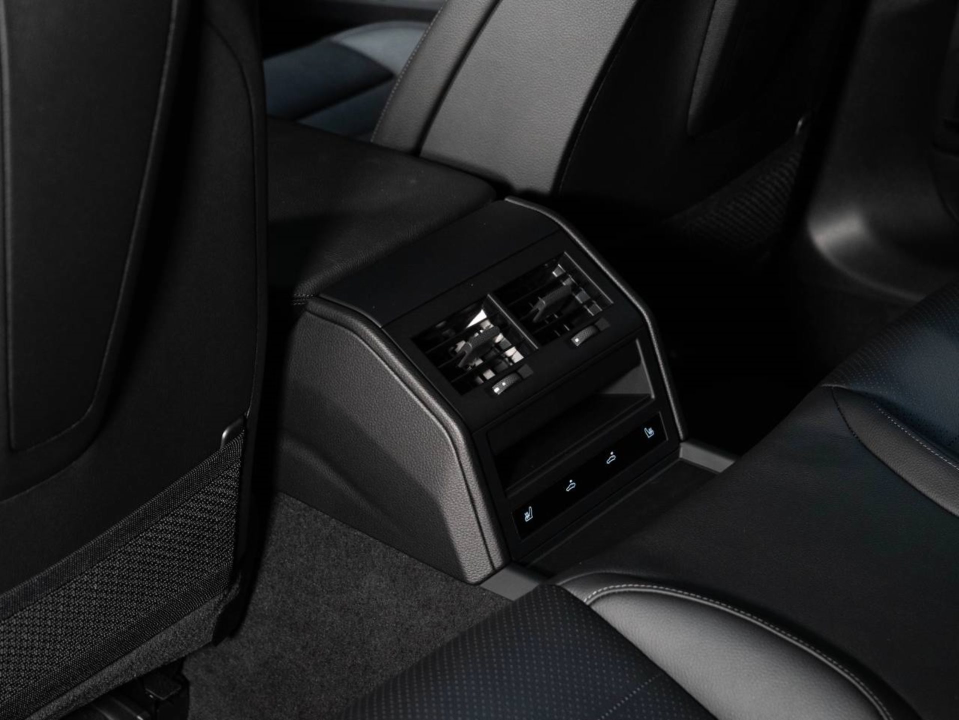 PORSCHE Panamera 4 E-Hybrid-image-20
