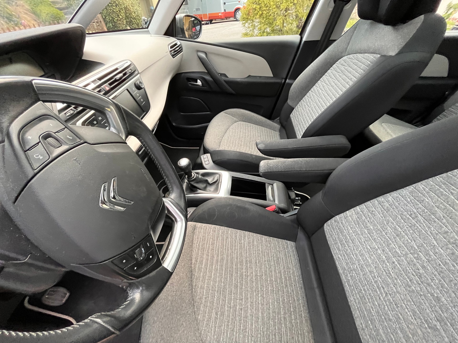 CITROEN C4 Picasso 1.2 Pure Tech Attraction-image-11