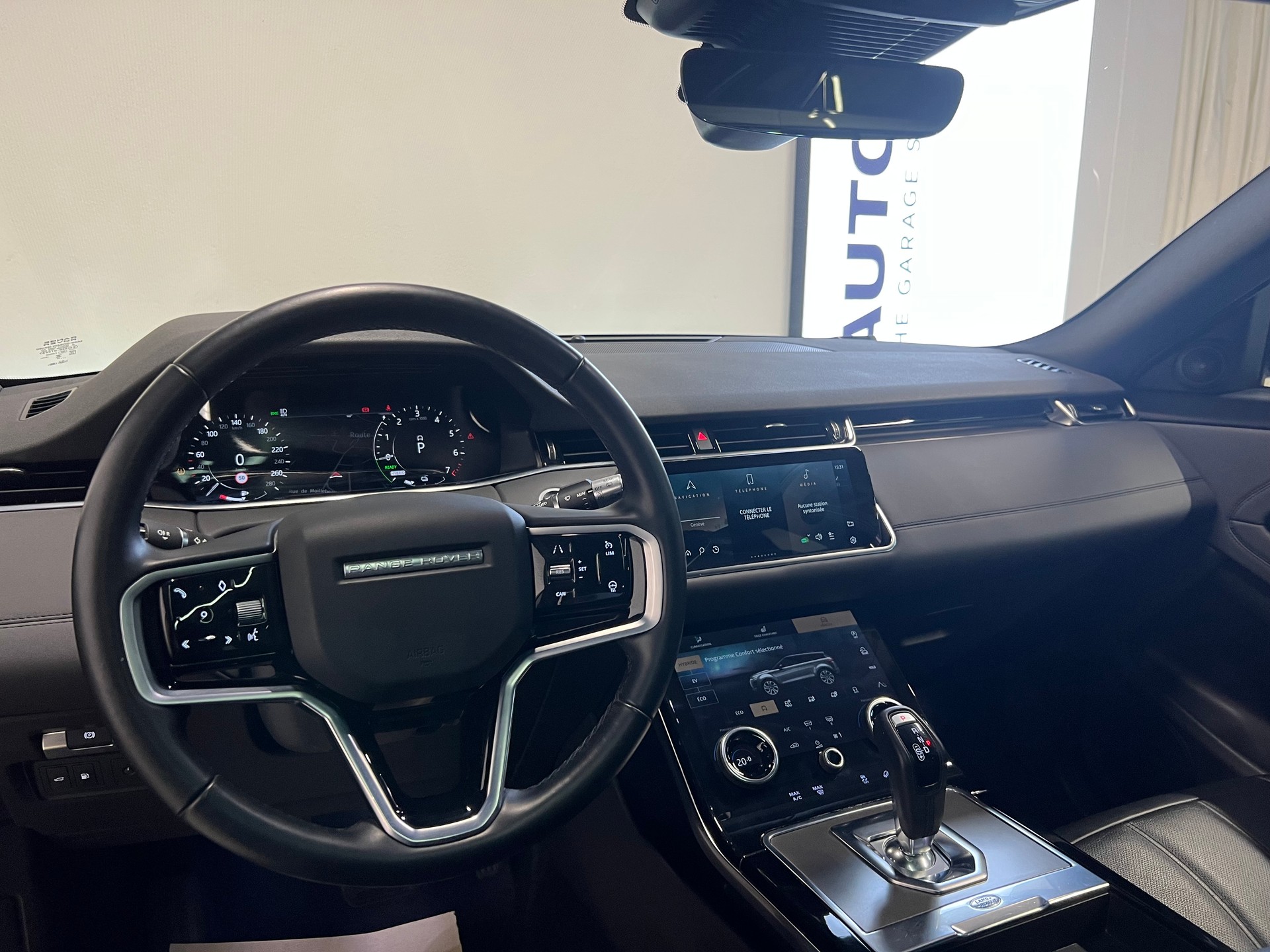 LAND ROVER Range Rover Evoque 1.5 T 300e SE-image-2