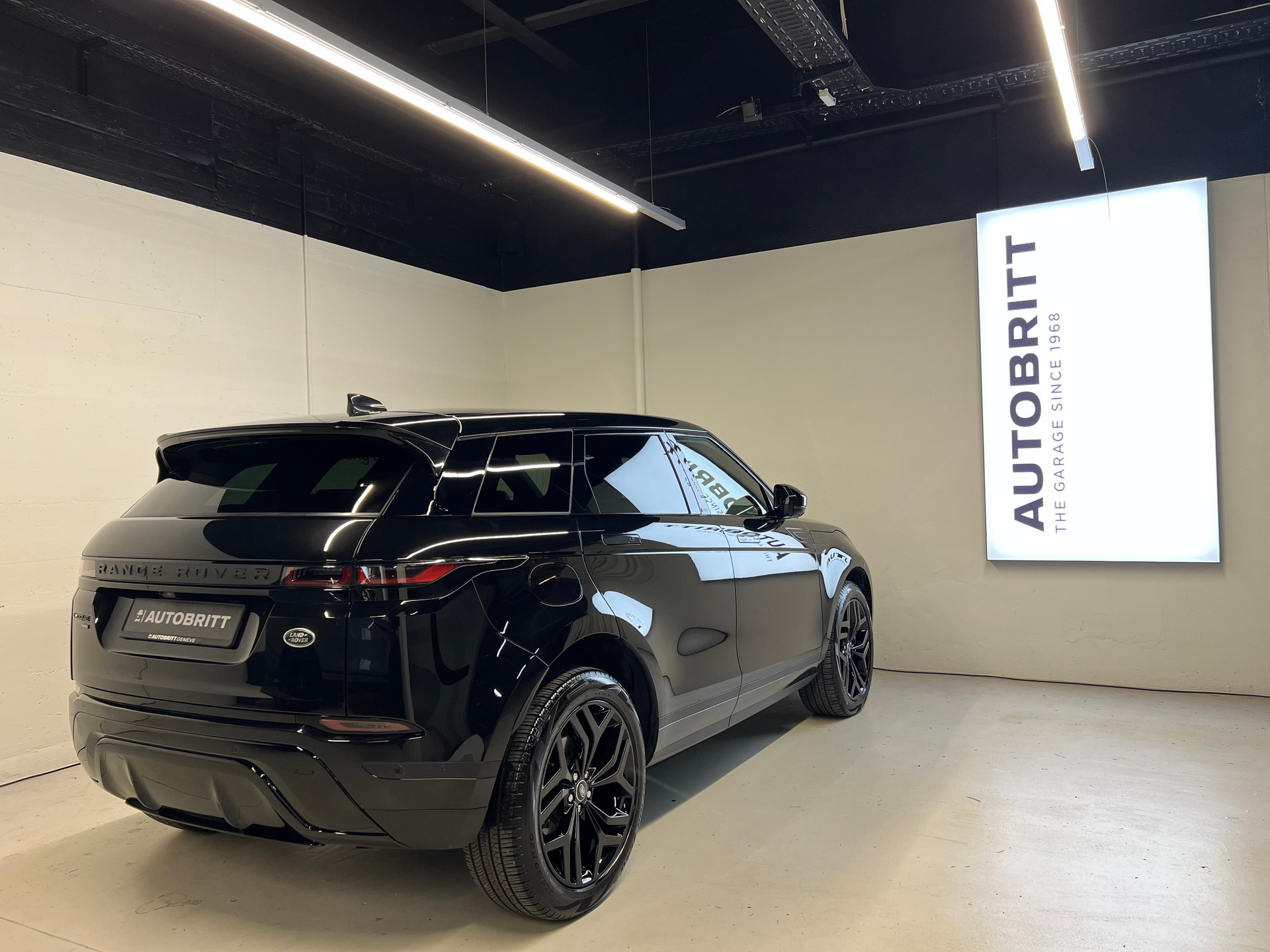 LAND ROVER Range Rover Evoque 1.5 T 300e SE-image-1