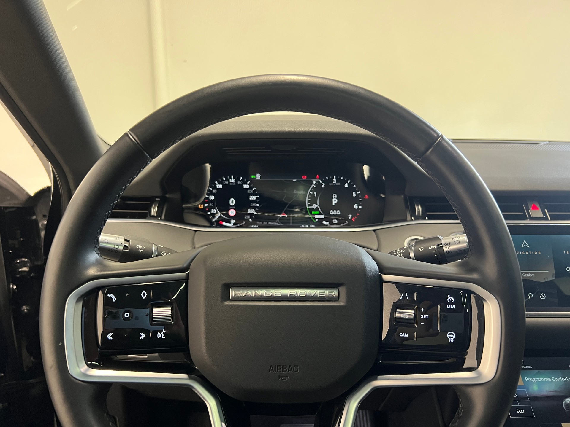 LAND ROVER Range Rover Evoque 1.5 T 300e SE-image-3