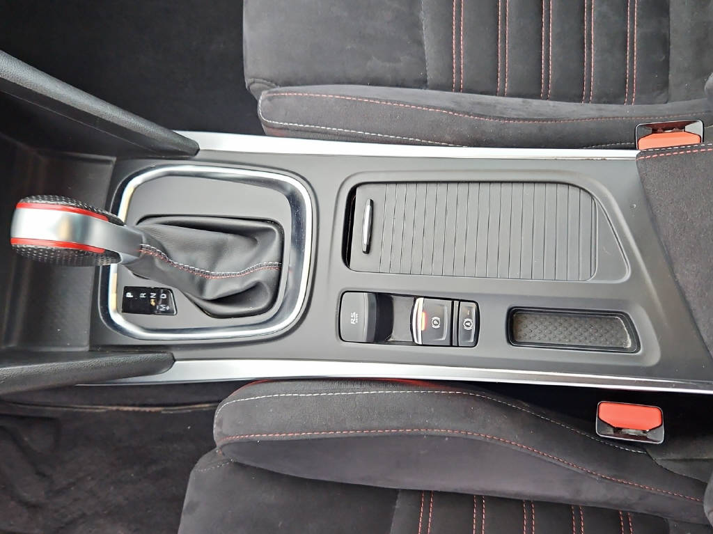RENAULT Mégane Sport 1.8 T Trophy EDC-image-9