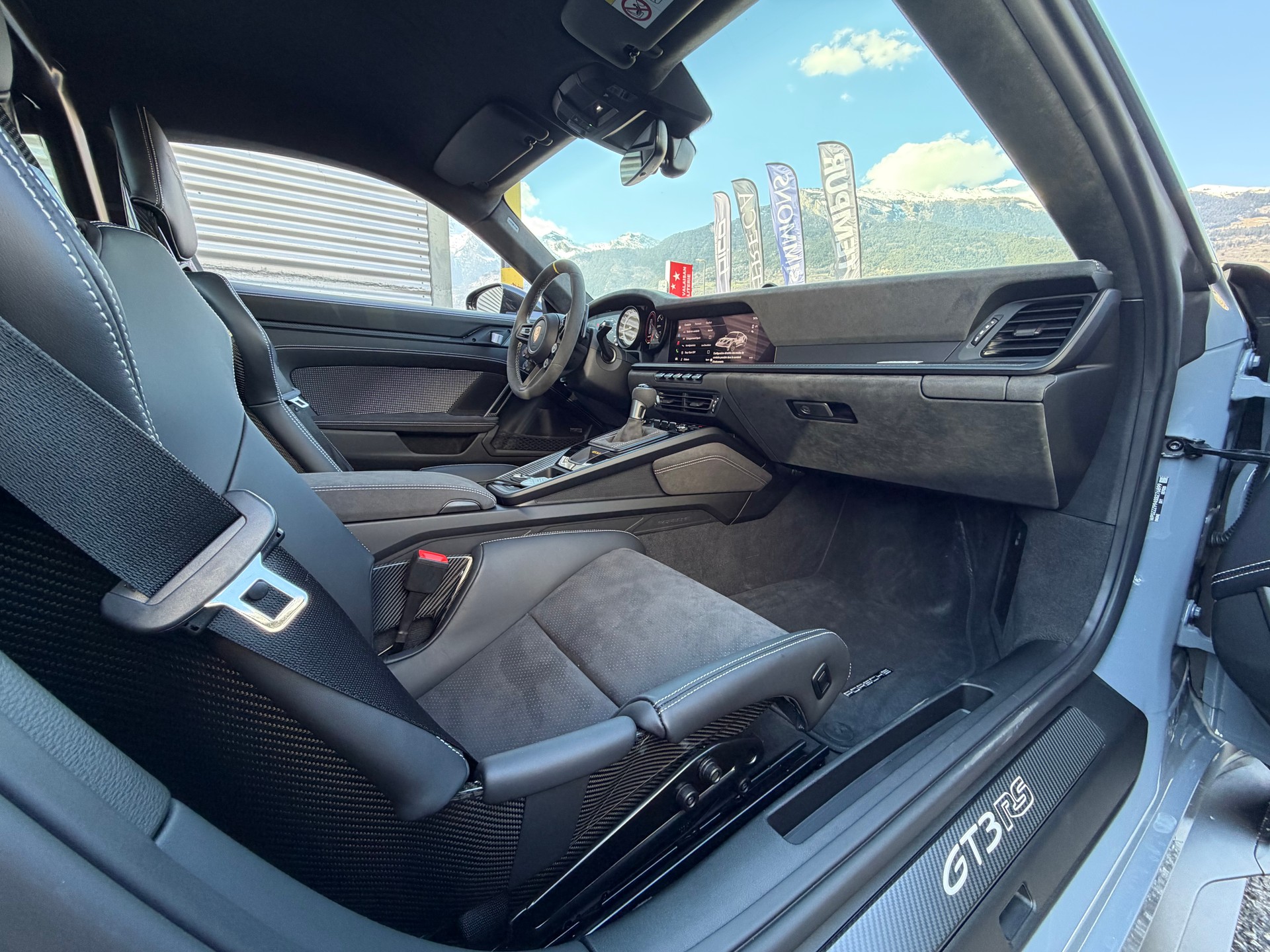 PORSCHE 911 GT3 RS Weissach-image-7