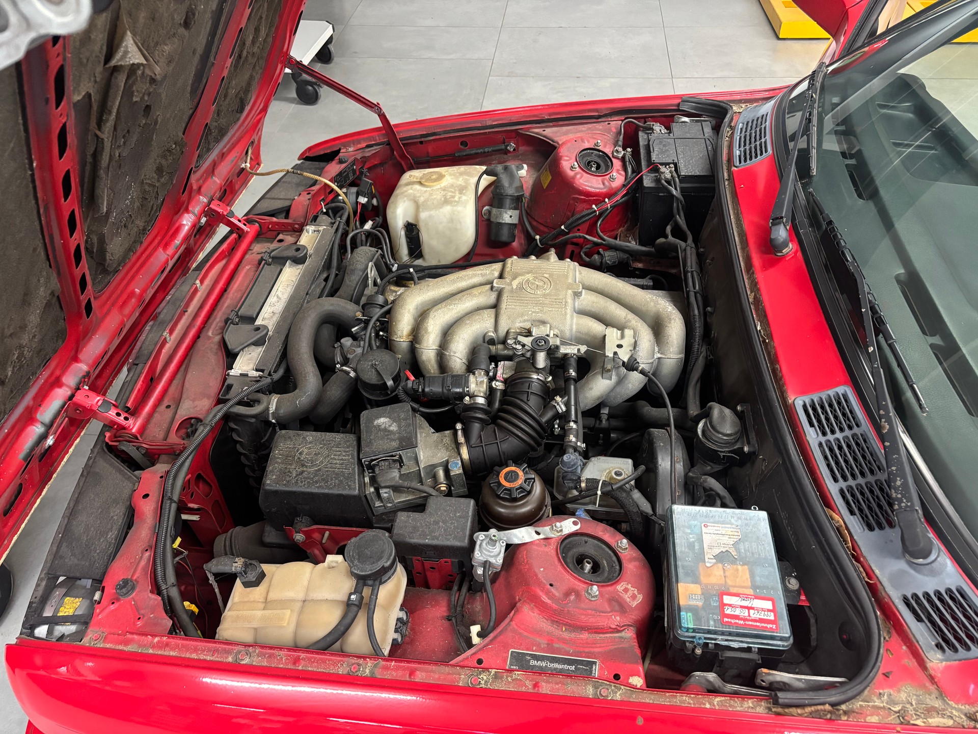 BMW 320i Cabrio-image-14