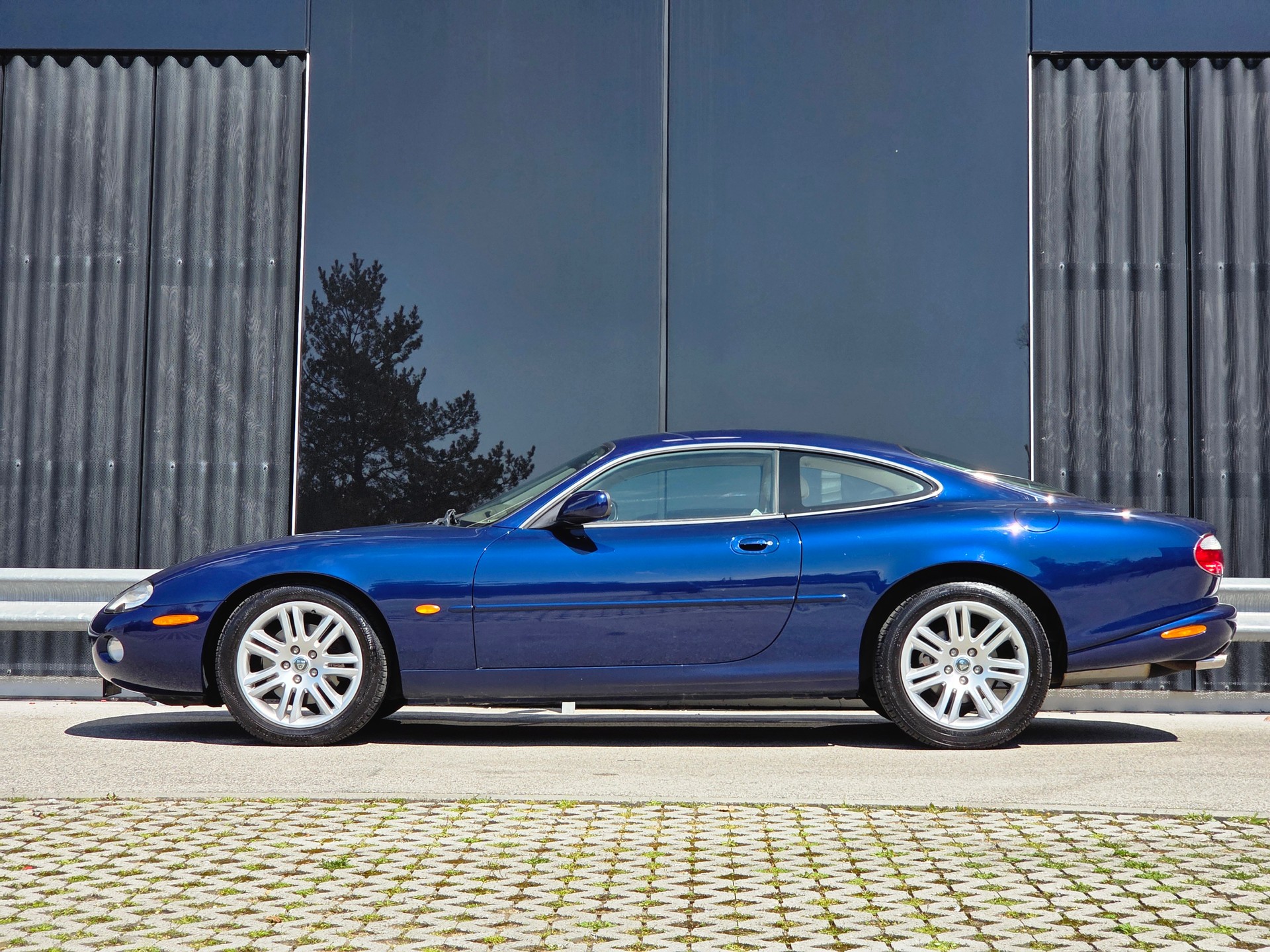 JAGUAR XK8 - voiture CH - excellent état - rare phase 2 - carnet de services - expertisée 04.2025.-image-2