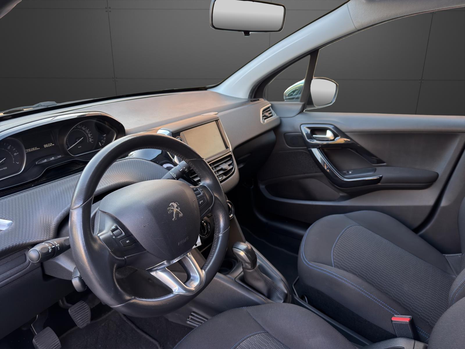 PEUGEOT 208 1.2 PureTech Style-image-8