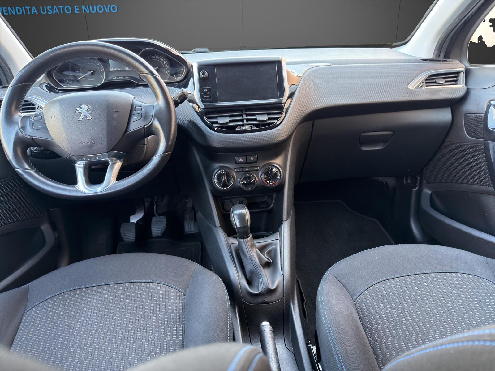 PEUGEOT 208 1.2 PureTech Style-image-6