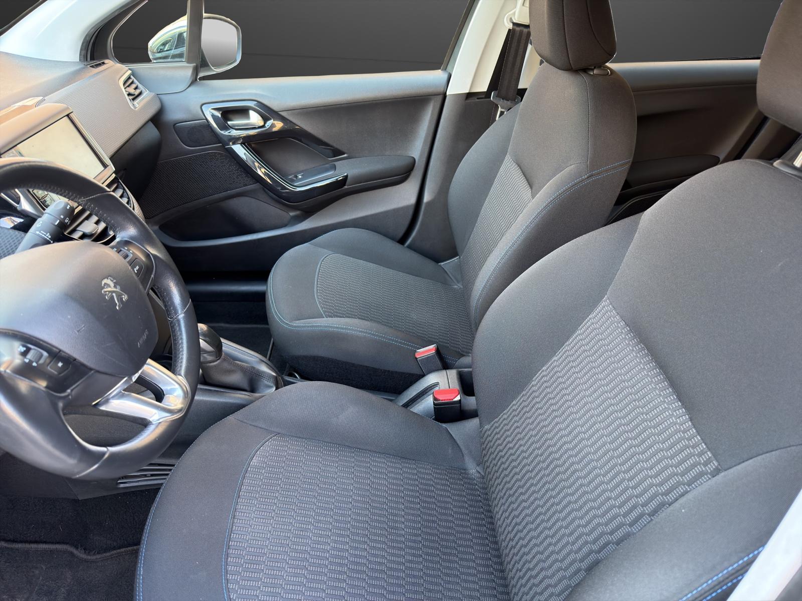PEUGEOT 208 1.2 PureTech Style-image-7