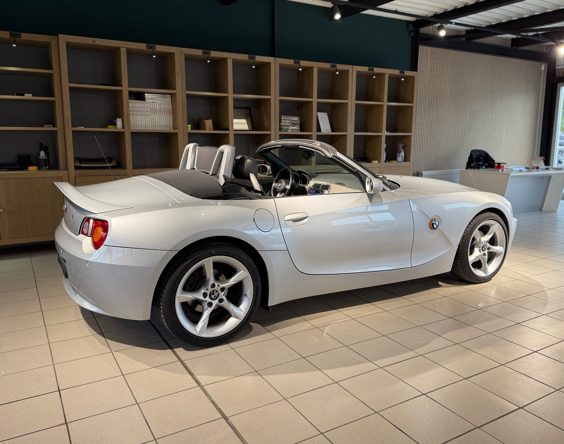 BMW Z4 2.2i Roadster-image-6
