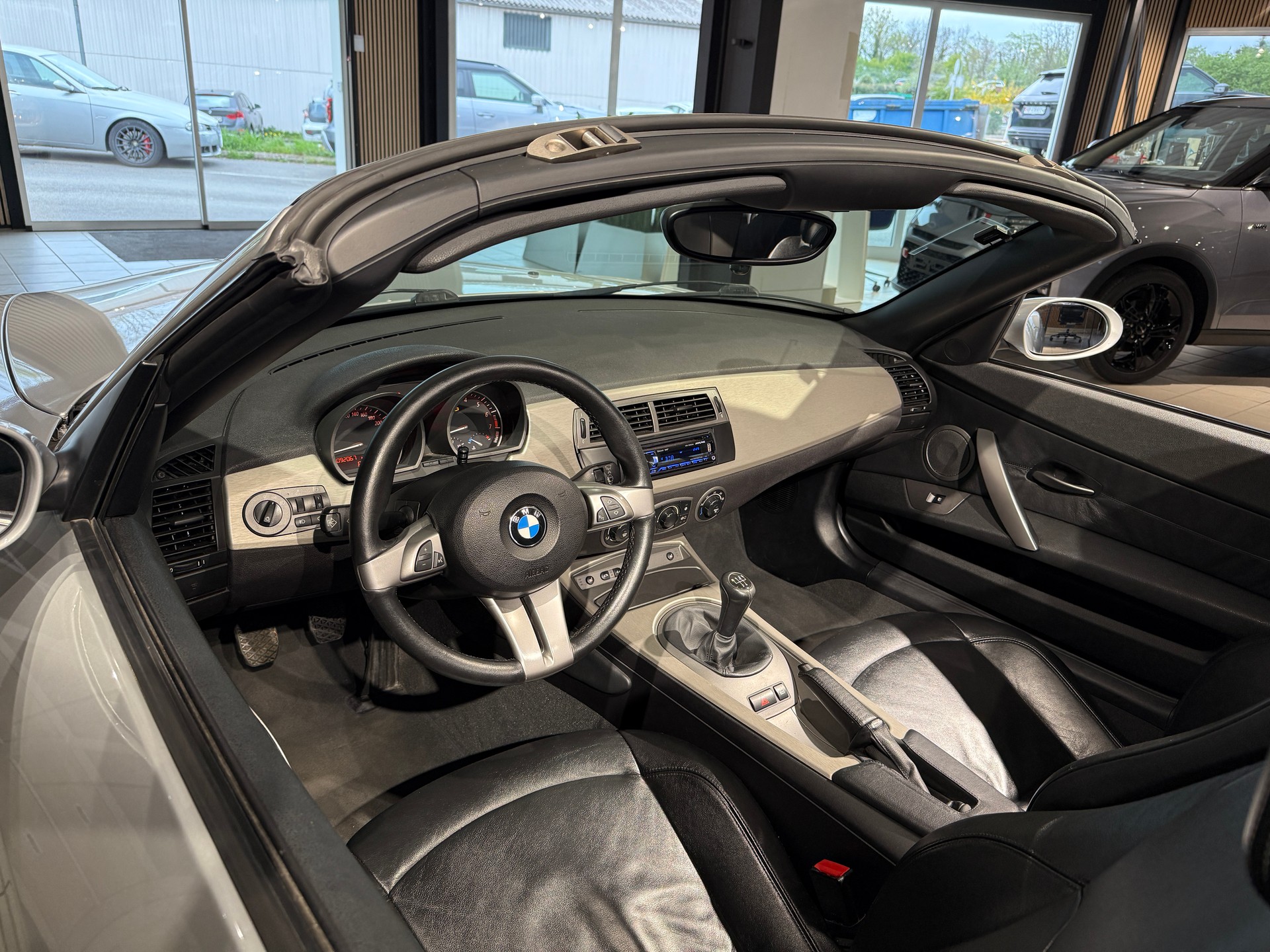 BMW Z4 2.2i Roadster-image-17