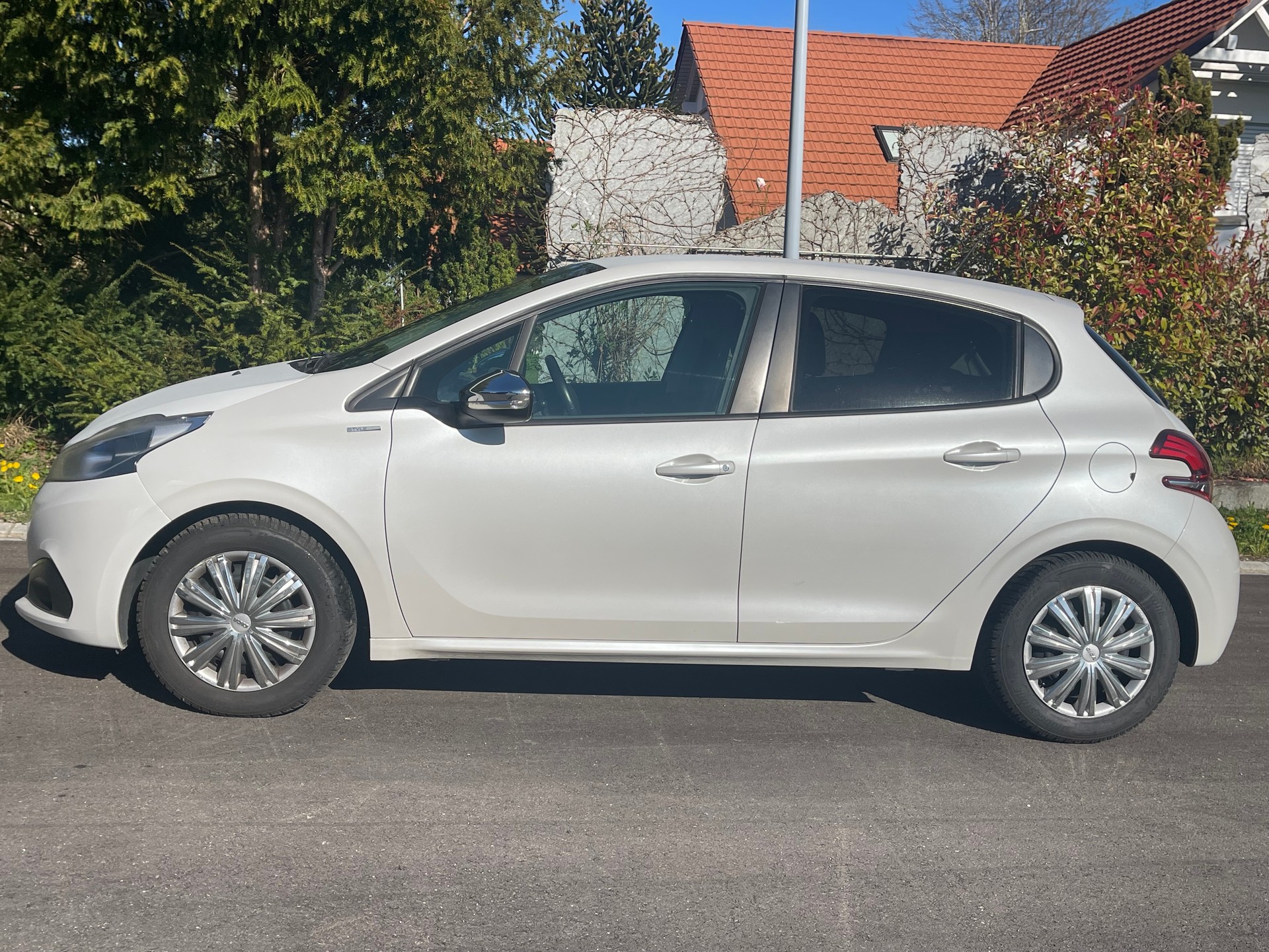 PEUGEOT 208 1.2 PureTech Access-image-1
