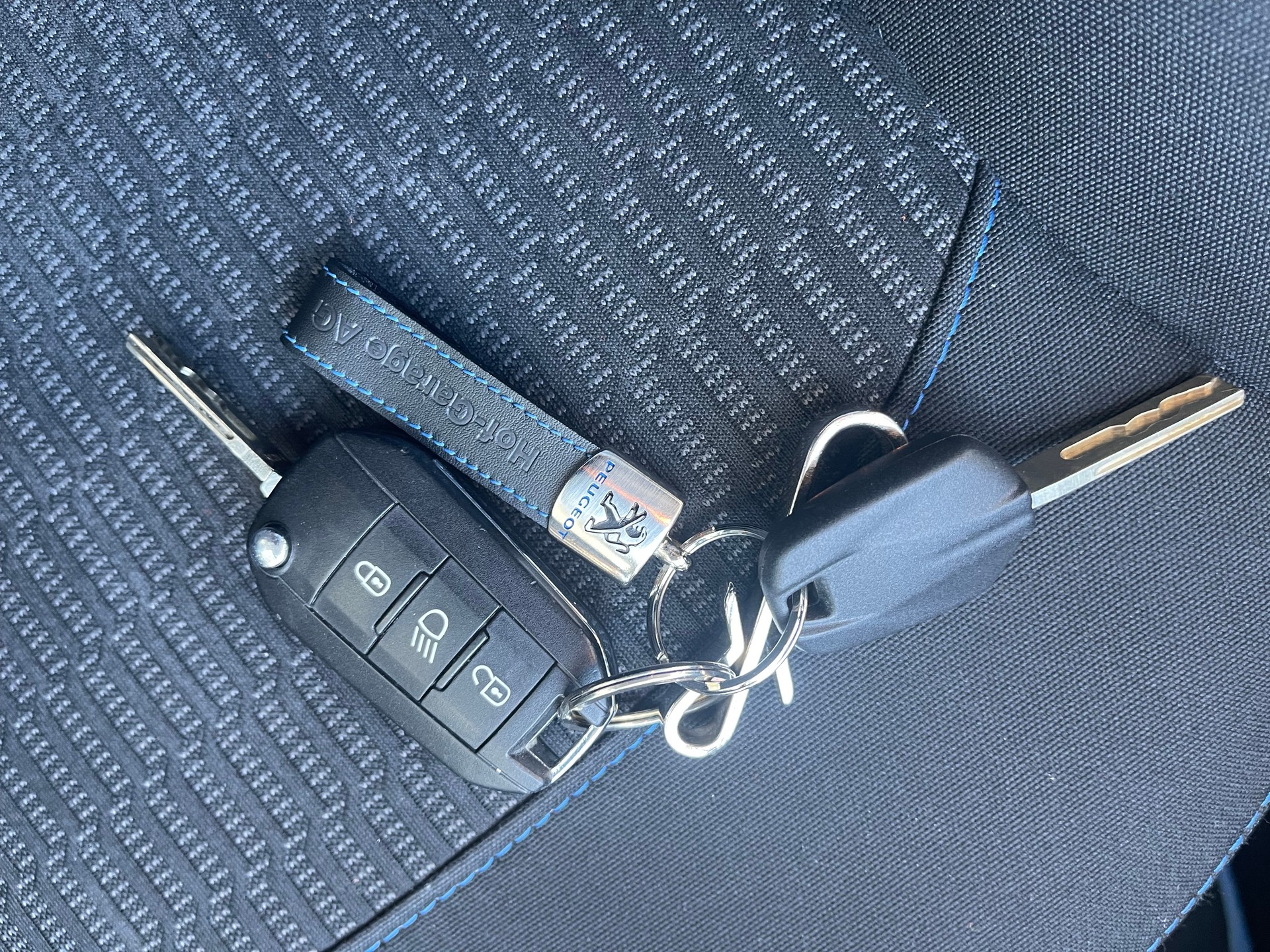 PEUGEOT 208 1.2 PureTech Access-image-8