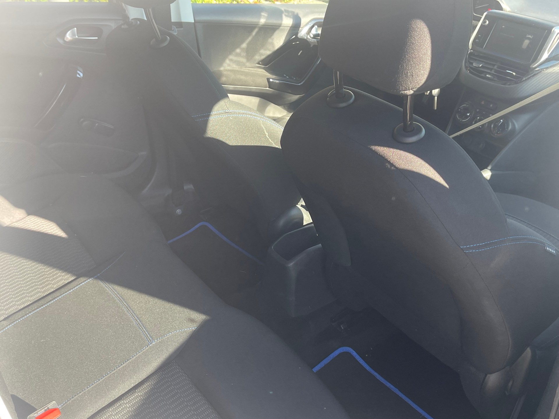 PEUGEOT 208 1.2 PureTech Access-image-10