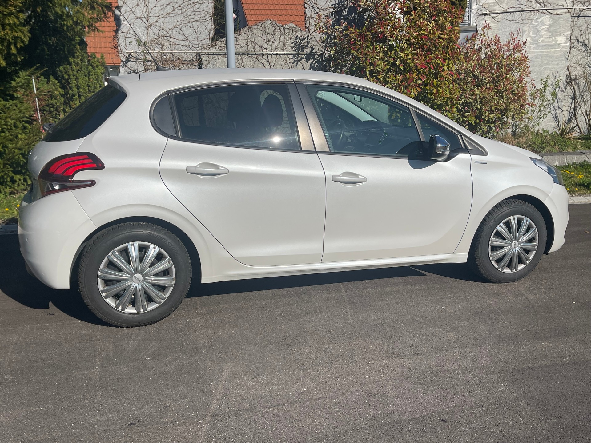 PEUGEOT 208 1.2 PureTech Access-image-2