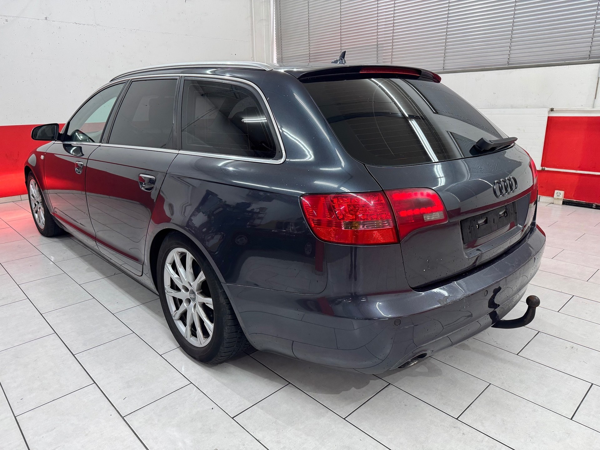 AUDI A6 Avant 3.0 V6 TDI quattro-image-5