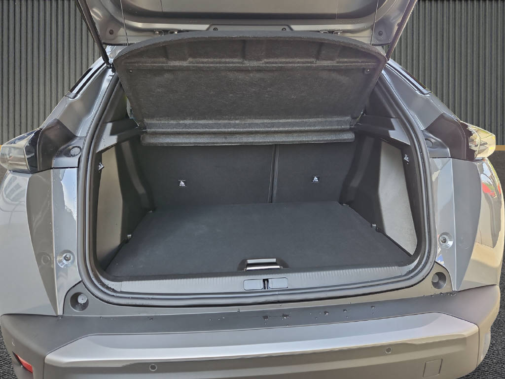 PEUGEOT 2008 1.2 mHY 110PS Allure-image-8