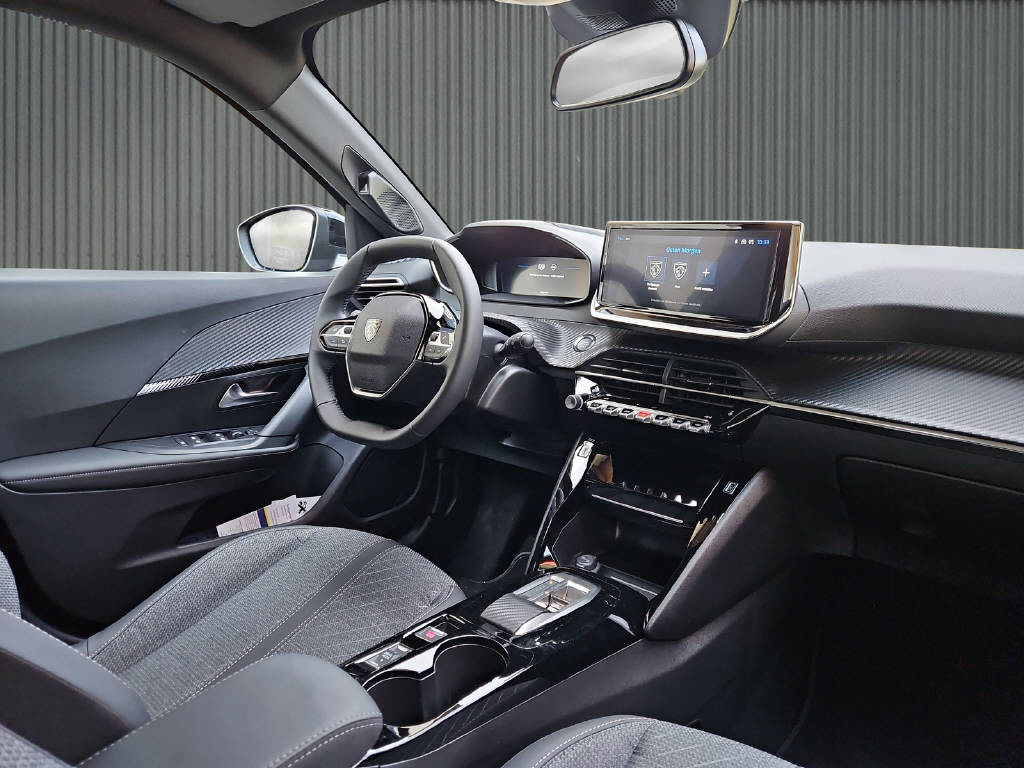 PEUGEOT 2008 1.2 mHY 110PS Allure-image-10