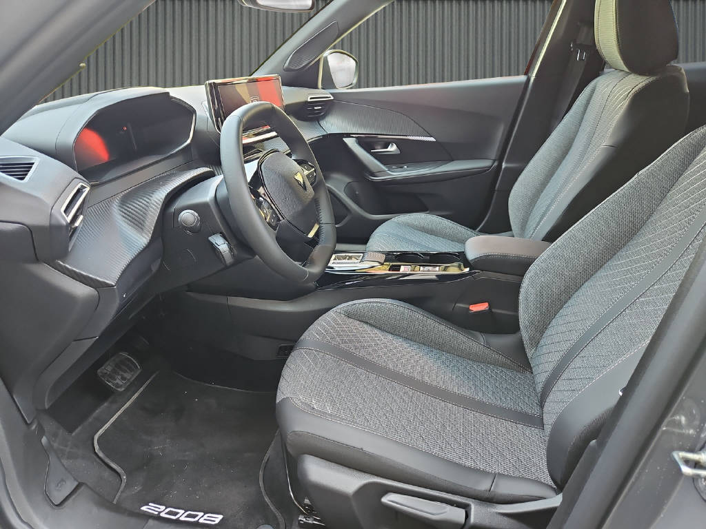 PEUGEOT 2008 1.2 mHY 110PS Allure-image-14