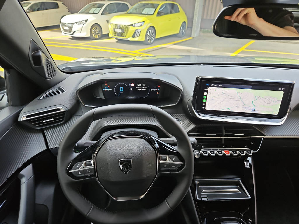 PEUGEOT 2008 1.2 mHY 110PS Allure-image-12