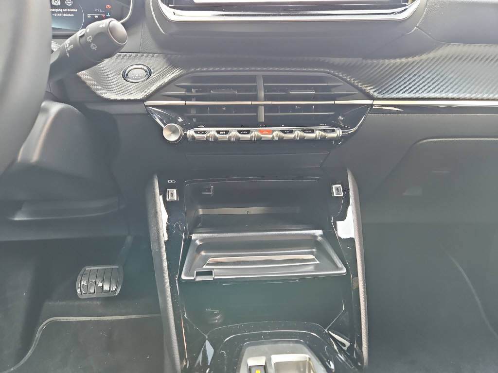 PEUGEOT 2008 1.2 mHY 110PS Allure-image-15
