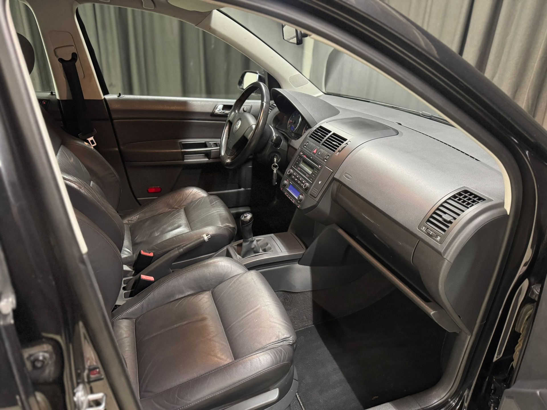 VW Polo 1.4 16V FSI Highline-image-10