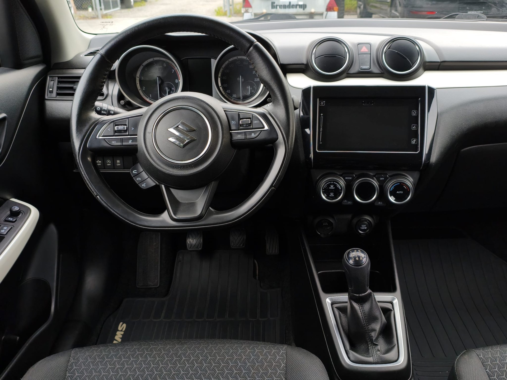 SUZUKI Swift 1.2i 16V SHVS Compact Top Hybrid Allgrip 4x4-image-11
