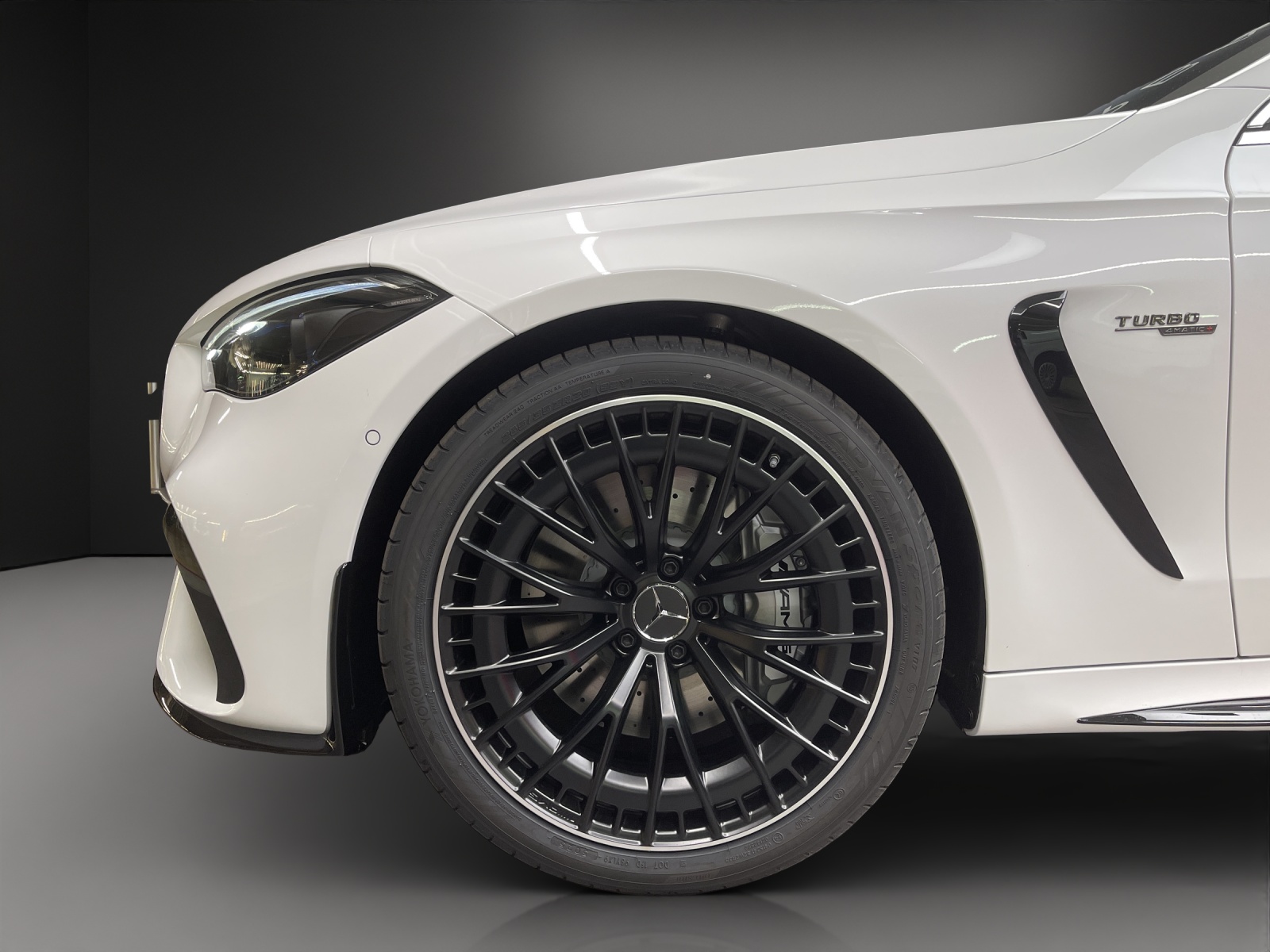 MERCEDES-BENZ AMG CLE 53 4MATIC+ Cabriolet-image-9