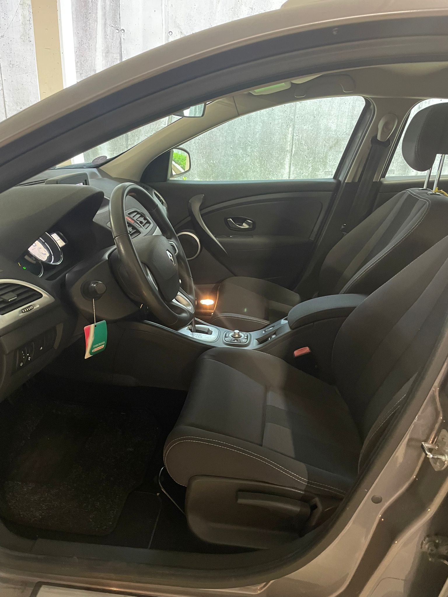 RENAULT Mégane Grandtour 2.0 16V Dynamique CVT-image-14