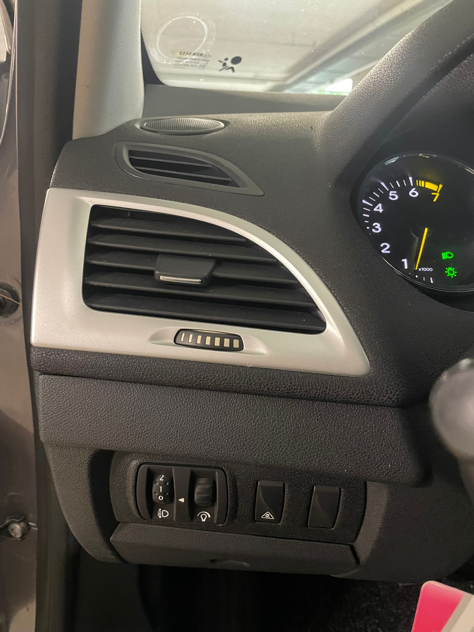 RENAULT Mégane Grandtour 2.0 16V Dynamique CVT-image-9