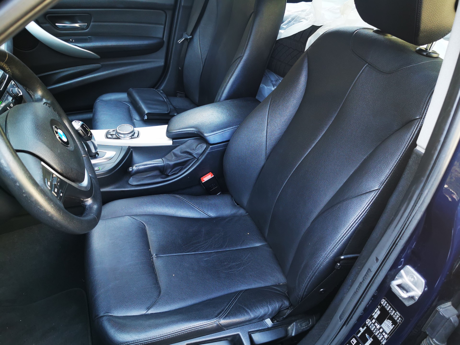 BMW 330i xDrive Touring Steptronic-image-9