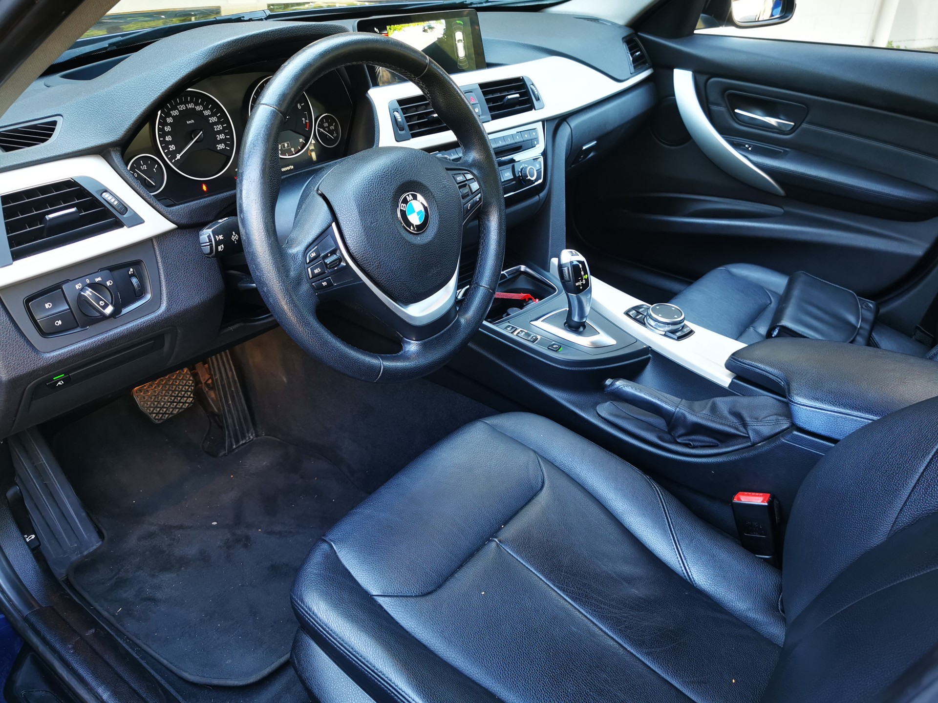 BMW 330i xDrive Touring Steptronic-image-8