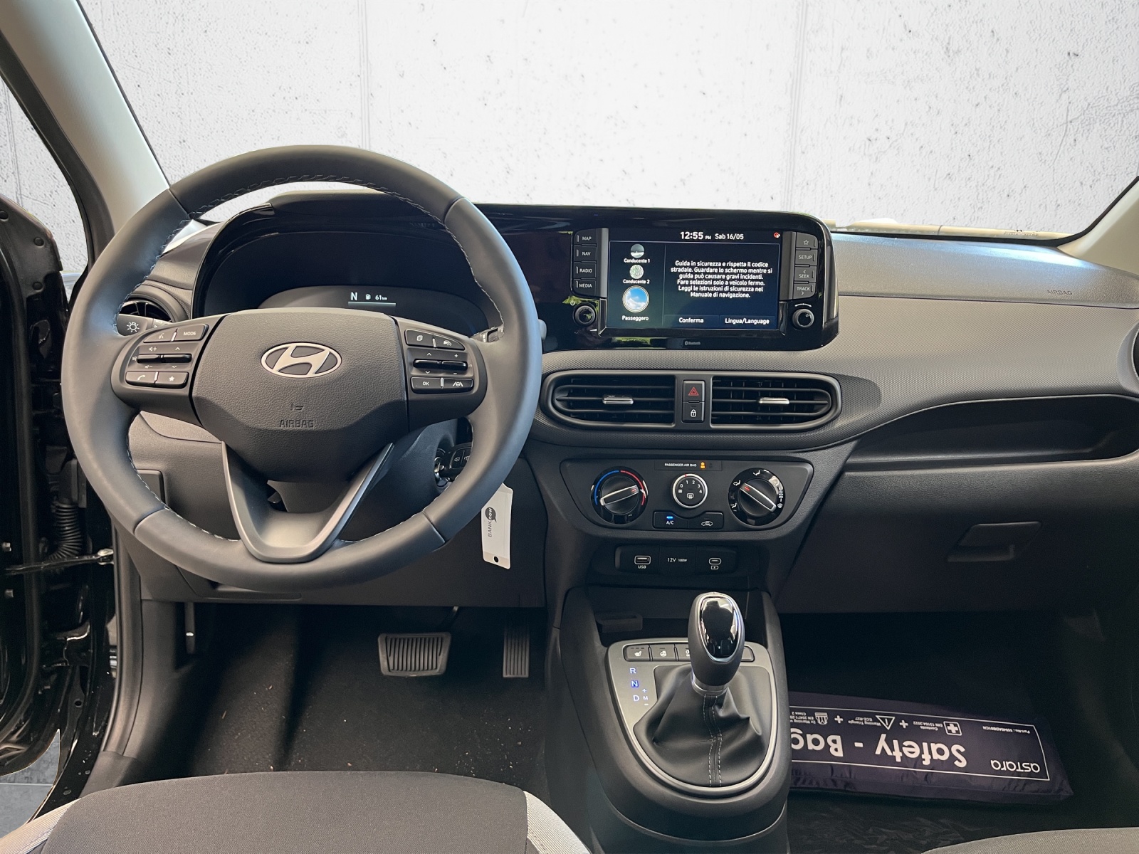 HYUNDAI i10 1.2 Amplia Aut.-image-8