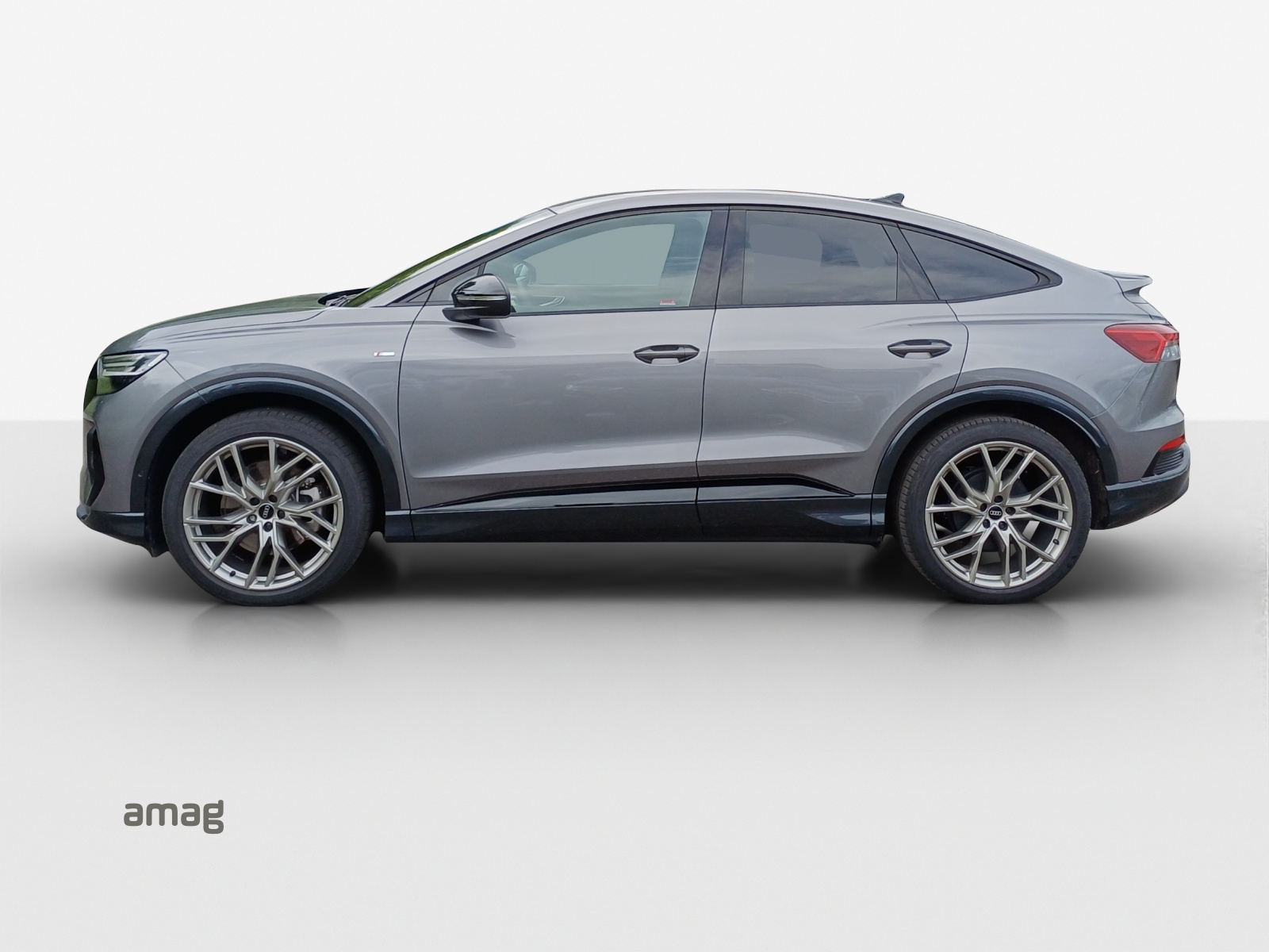 AUDI Q4 e-tron 55 quattro-image-1