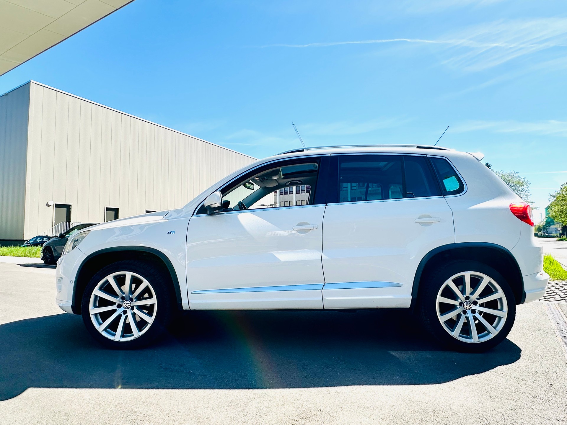 VW Tiguan 2.0 TSI Sport&Style-image-5