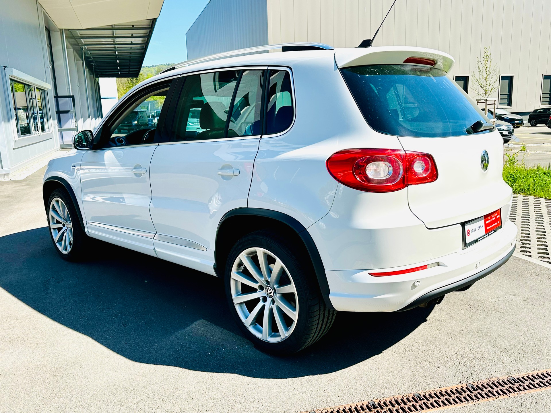 VW Tiguan 2.0 TSI Sport&Style-image-4
