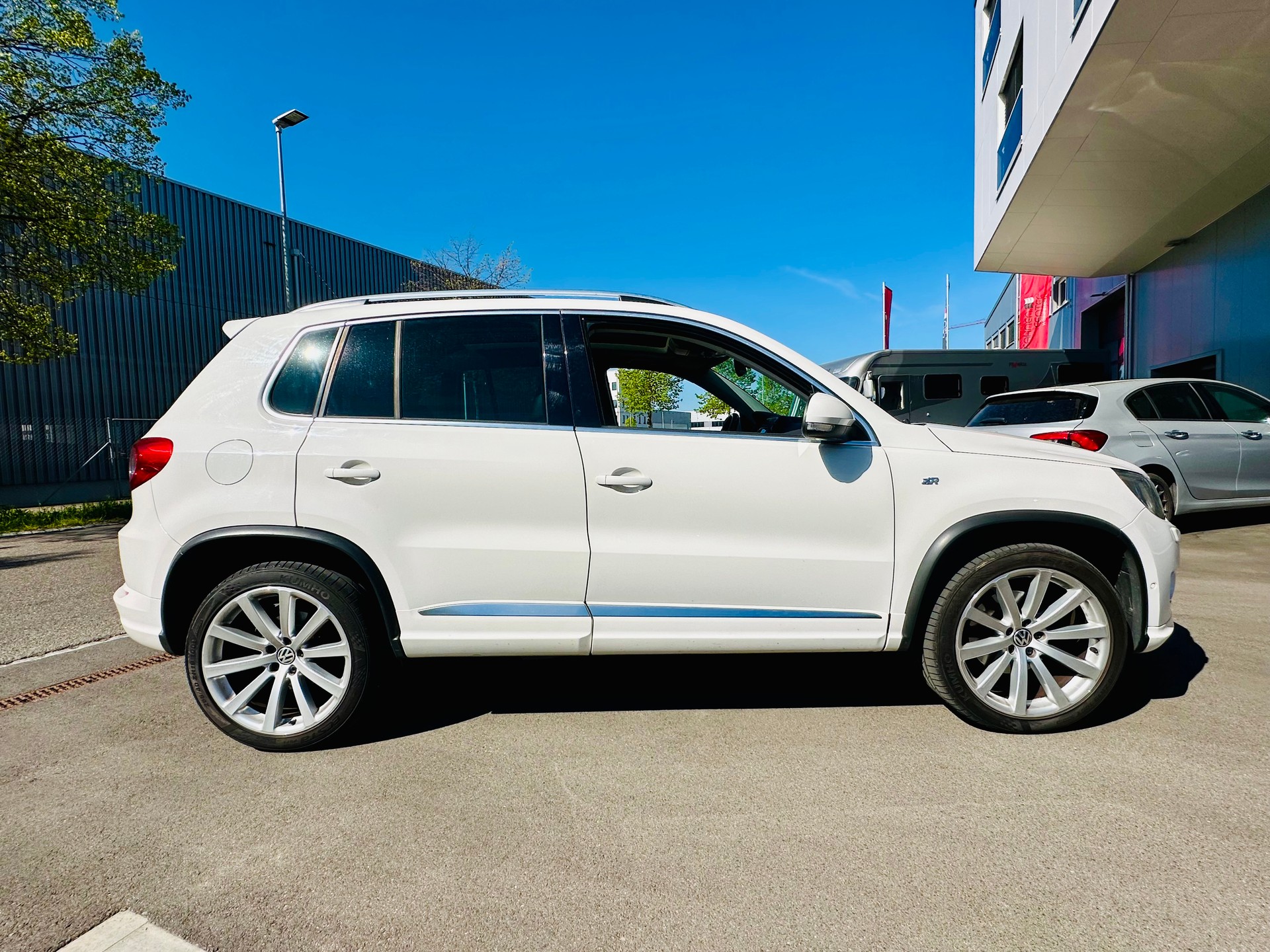 VW Tiguan 2.0 TSI Sport&Style-image-1